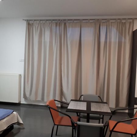 Kertvarosi Apartman Tiszaújváros 外观 照片