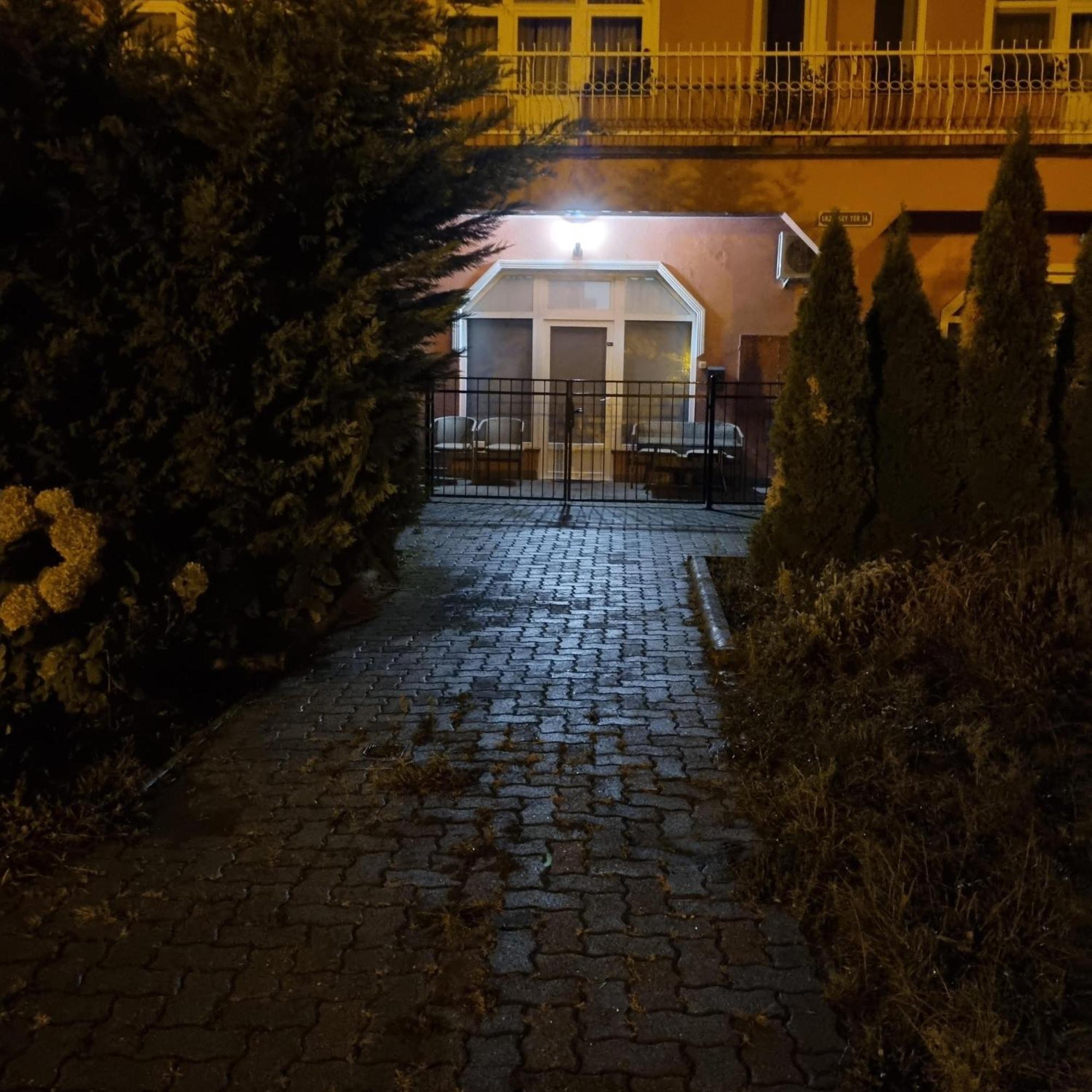 Kertvarosi Apartman Tiszaújváros 外观 照片