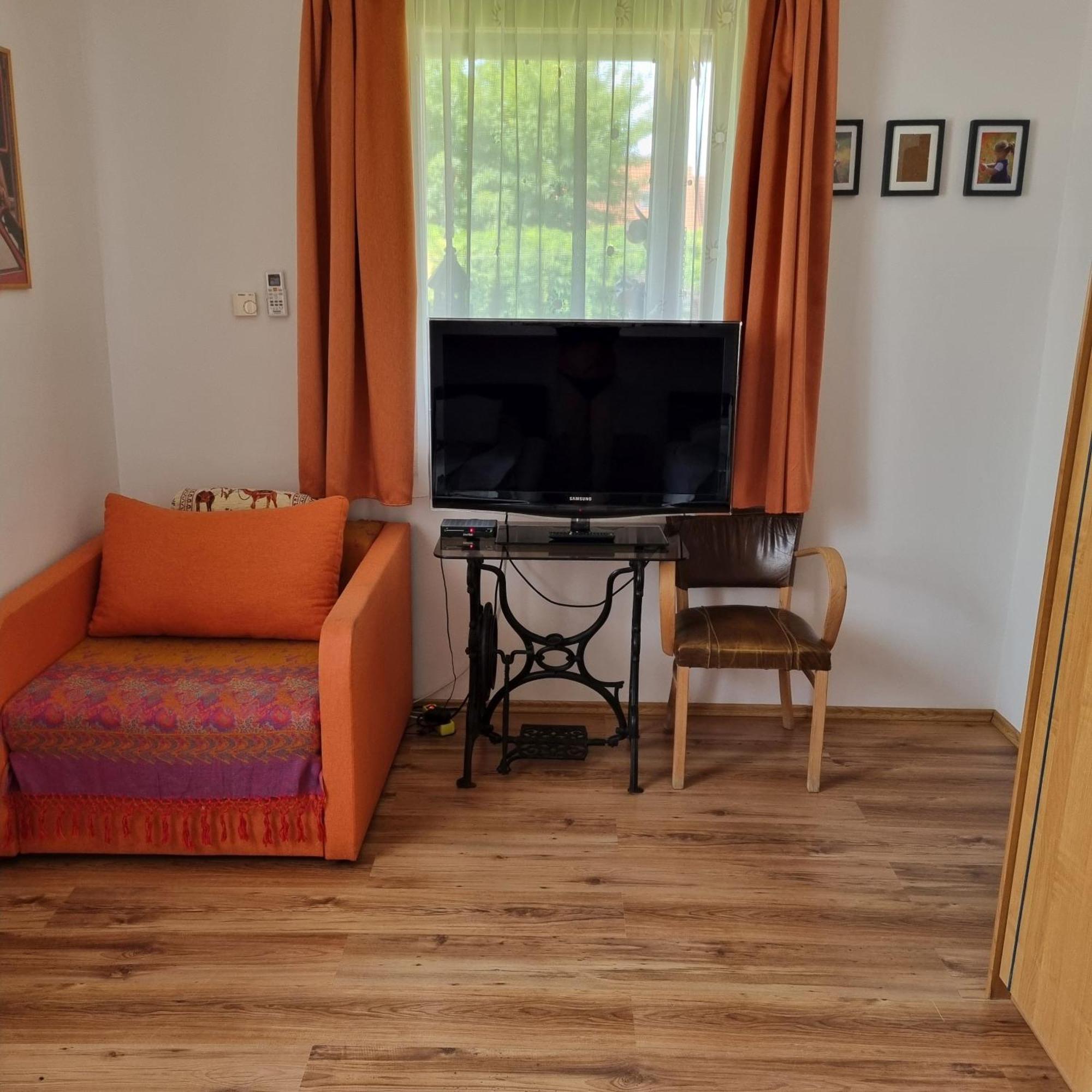 Kertvarosi Apartman Tiszaújváros 外观 照片