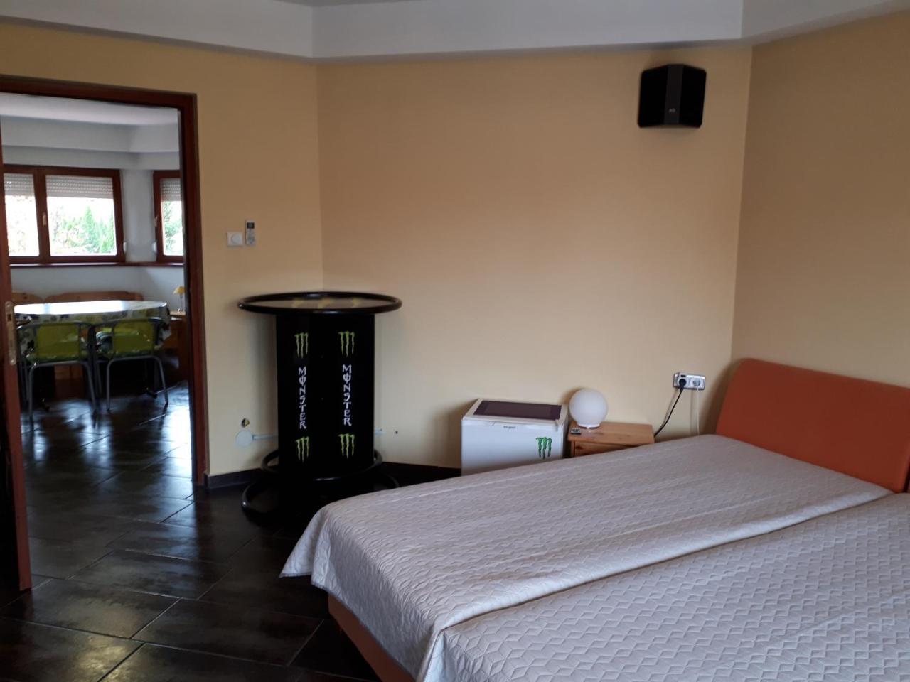 Kertvarosi Apartman Tiszaújváros 外观 照片