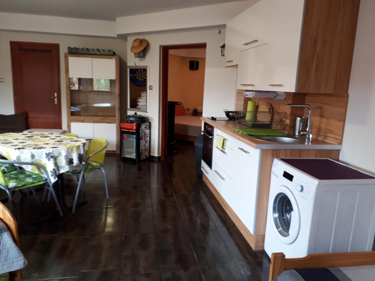 Kertvarosi Apartman Tiszaújváros 外观 照片