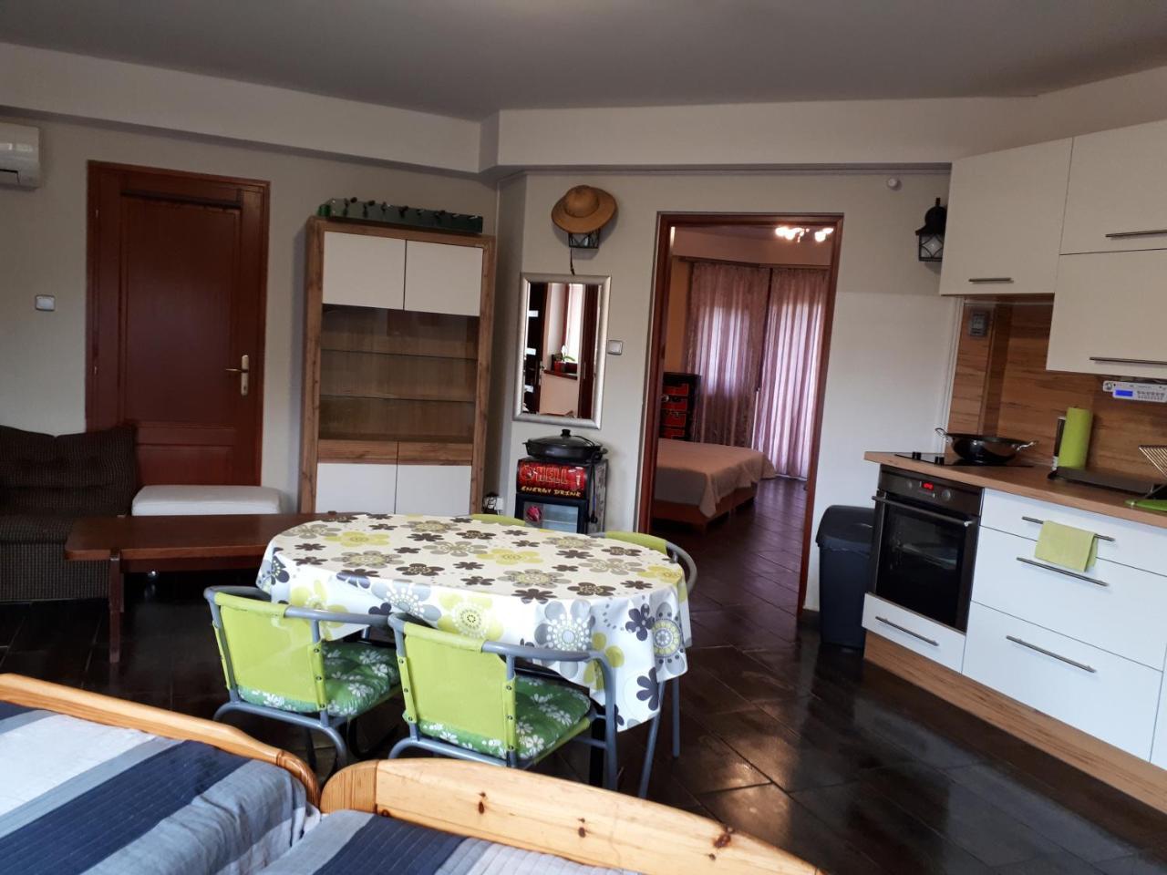 Kertvarosi Apartman Tiszaújváros 外观 照片
