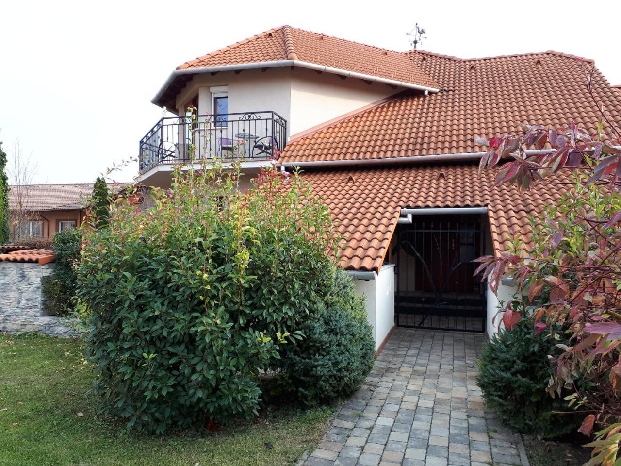 Kertvarosi Apartman Tiszaújváros 外观 照片