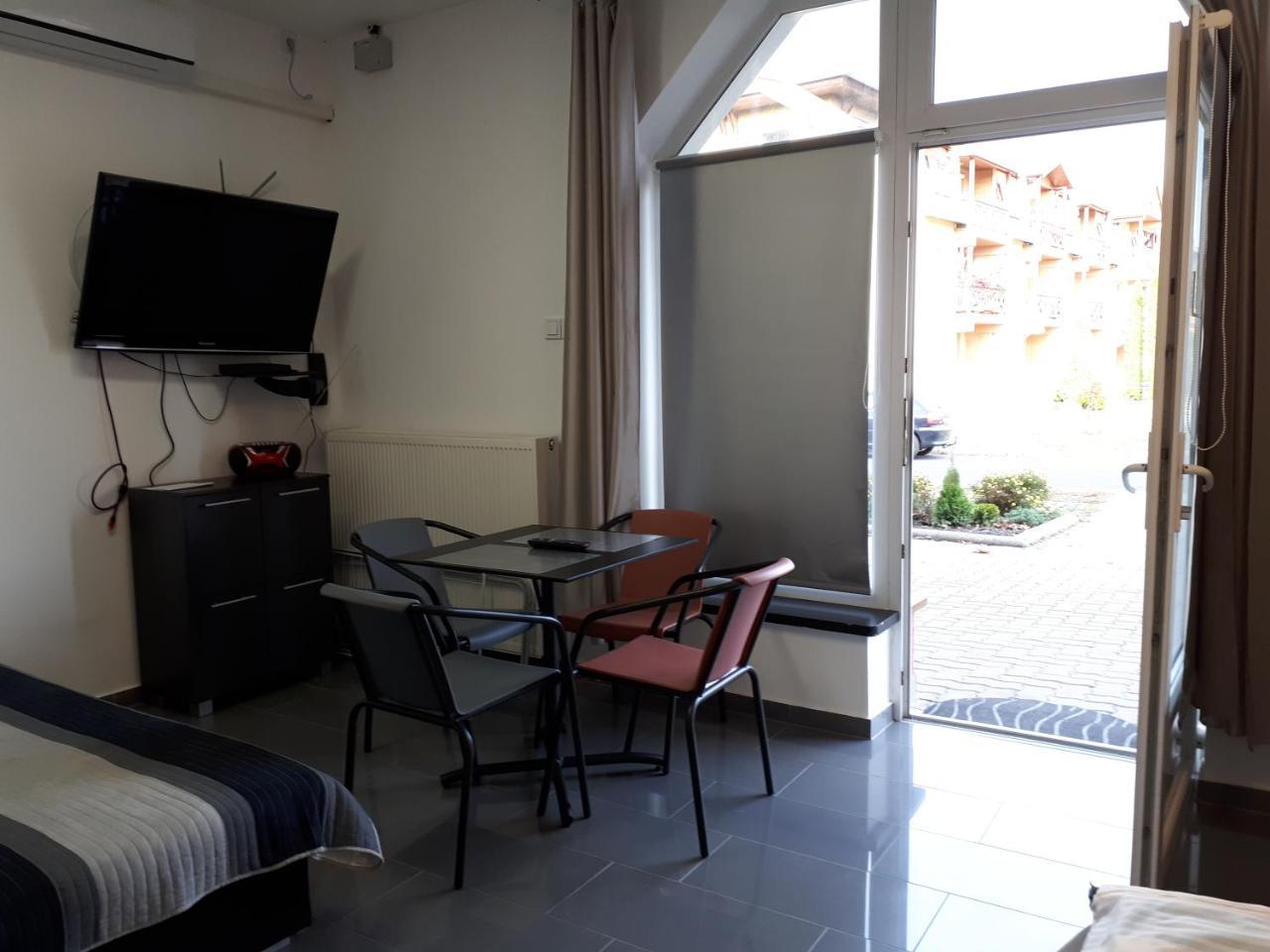 Kertvarosi Apartman Tiszaújváros 外观 照片