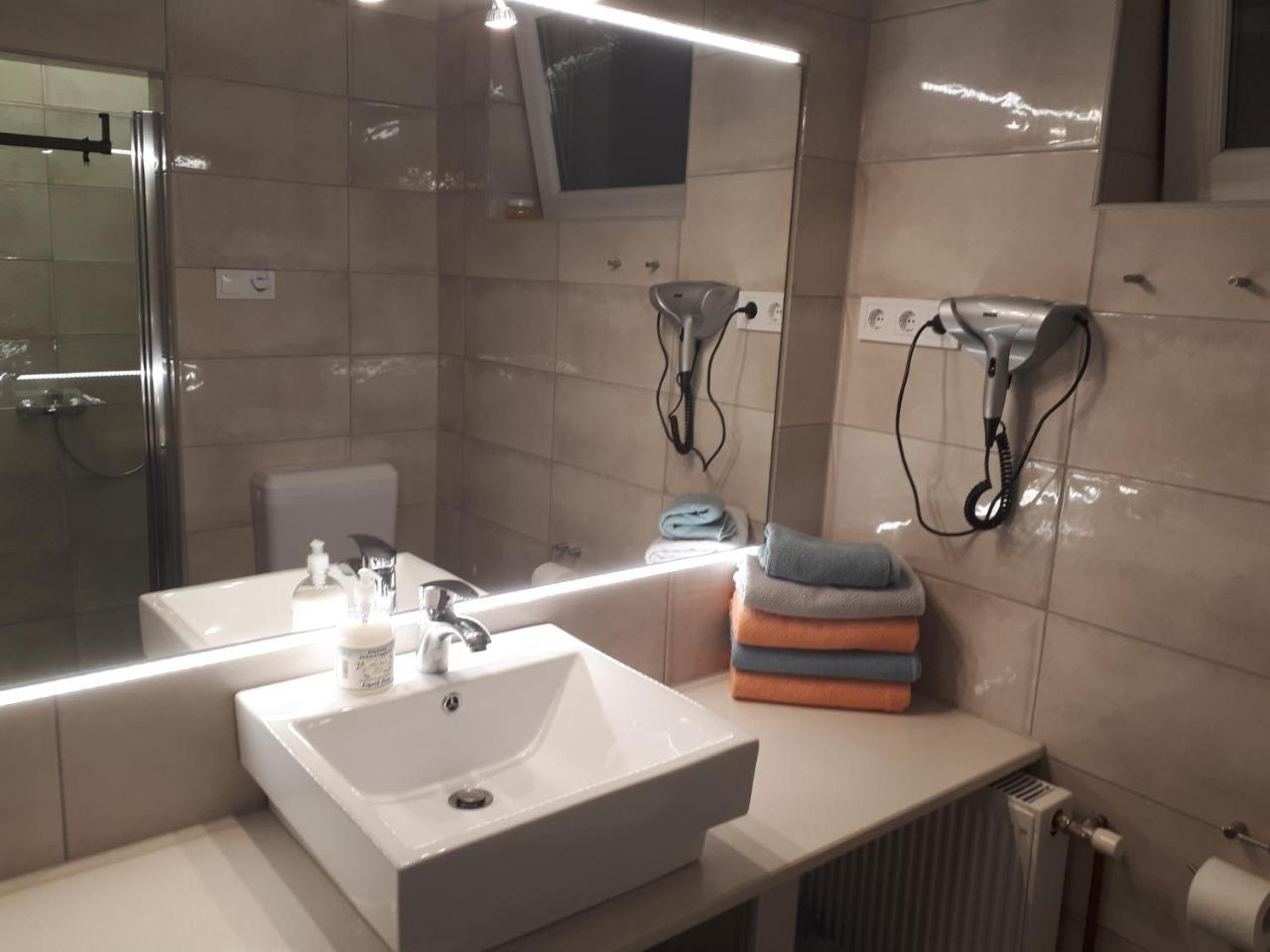 Kertvarosi Apartman Tiszaújváros 外观 照片