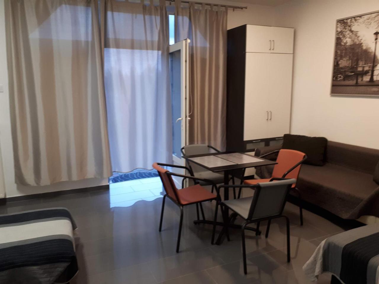 Kertvarosi Apartman Tiszaújváros 外观 照片