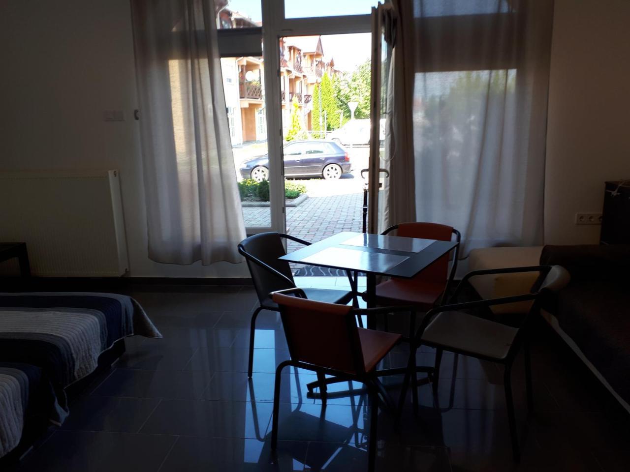 Kertvarosi Apartman Tiszaújváros 外观 照片