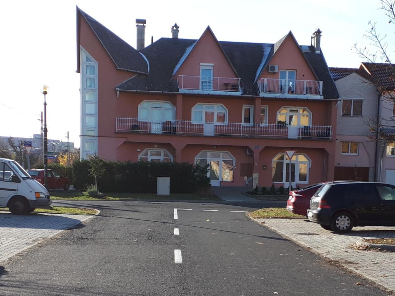 Kertvarosi Apartman Tiszaújváros 外观 照片